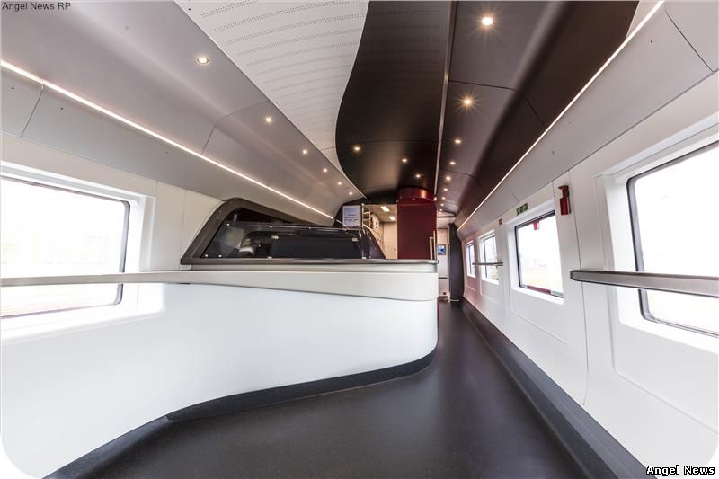 PININFARINA - Eurostar unveils the new e320 train with external livery and interiors designed by Pininfarina